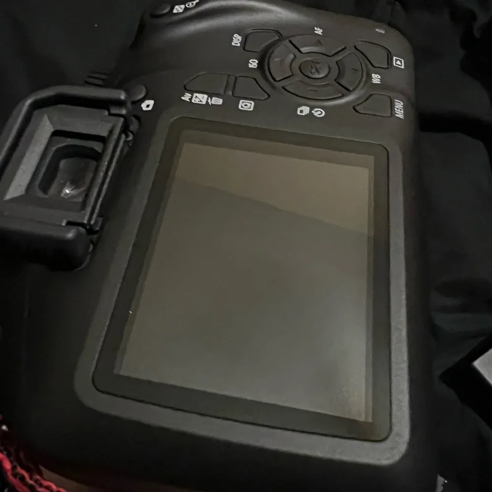 Canon EOS REBELT100 like NEW!!!!!!!